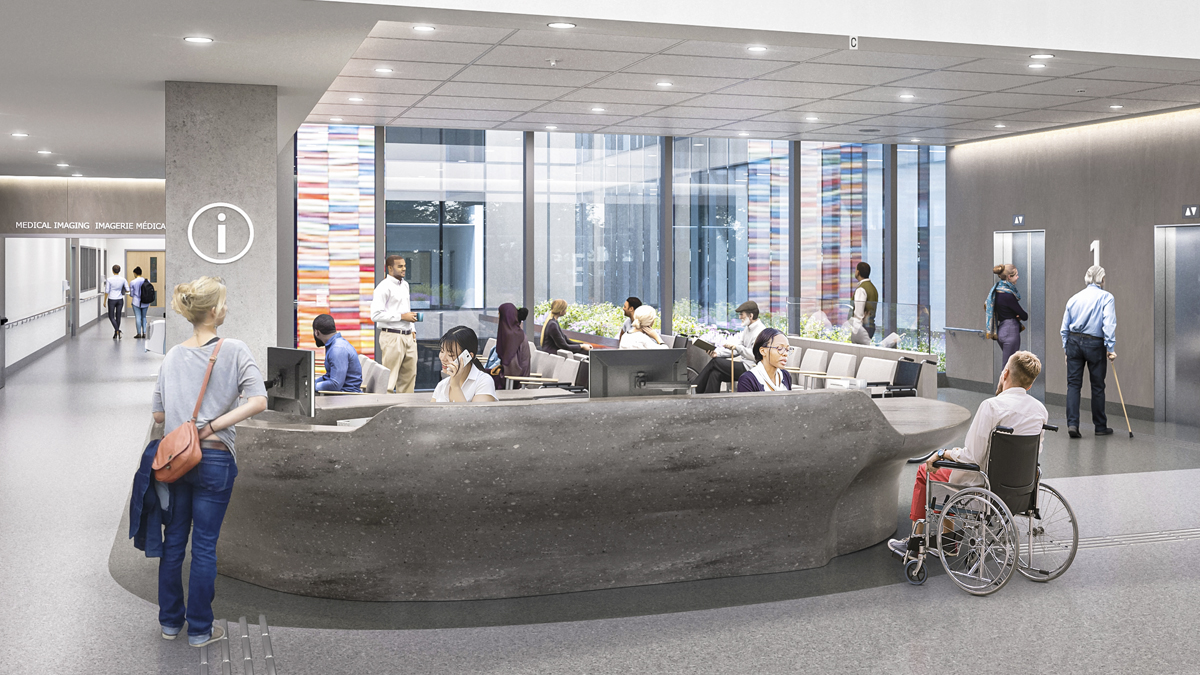 Concept artistique d’un bureau d’accueil de l’entrée principale d’un nouvel hôpital. Des membres du personnel de l’hôpital sont assis derrière le large bureau gris. Un visiteur se tient devant le bureau, à gauche, tandis qu’un autre visiteur, en fauteuil roulant, se tient devant le bureau, à droite. Un couloir à gauche mène à l’arrière-plan, et des ascenseurs se trouvent à l’arrière-plan à droite. Derrière le bureau, il y a de grandes fenêtres avec des œuvres d’art colorées à gauche et à droite, et des personnes assises dans une aire d’attente.